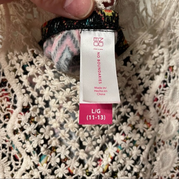 7 Tops $25/ No Boundaries Multi Colored Embroidered neckline Tank Top.Size Large - Picture 2 of 7